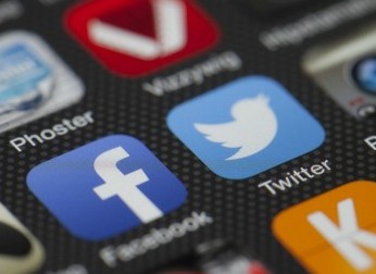 choisir facebook, twitter, entreprise, marque